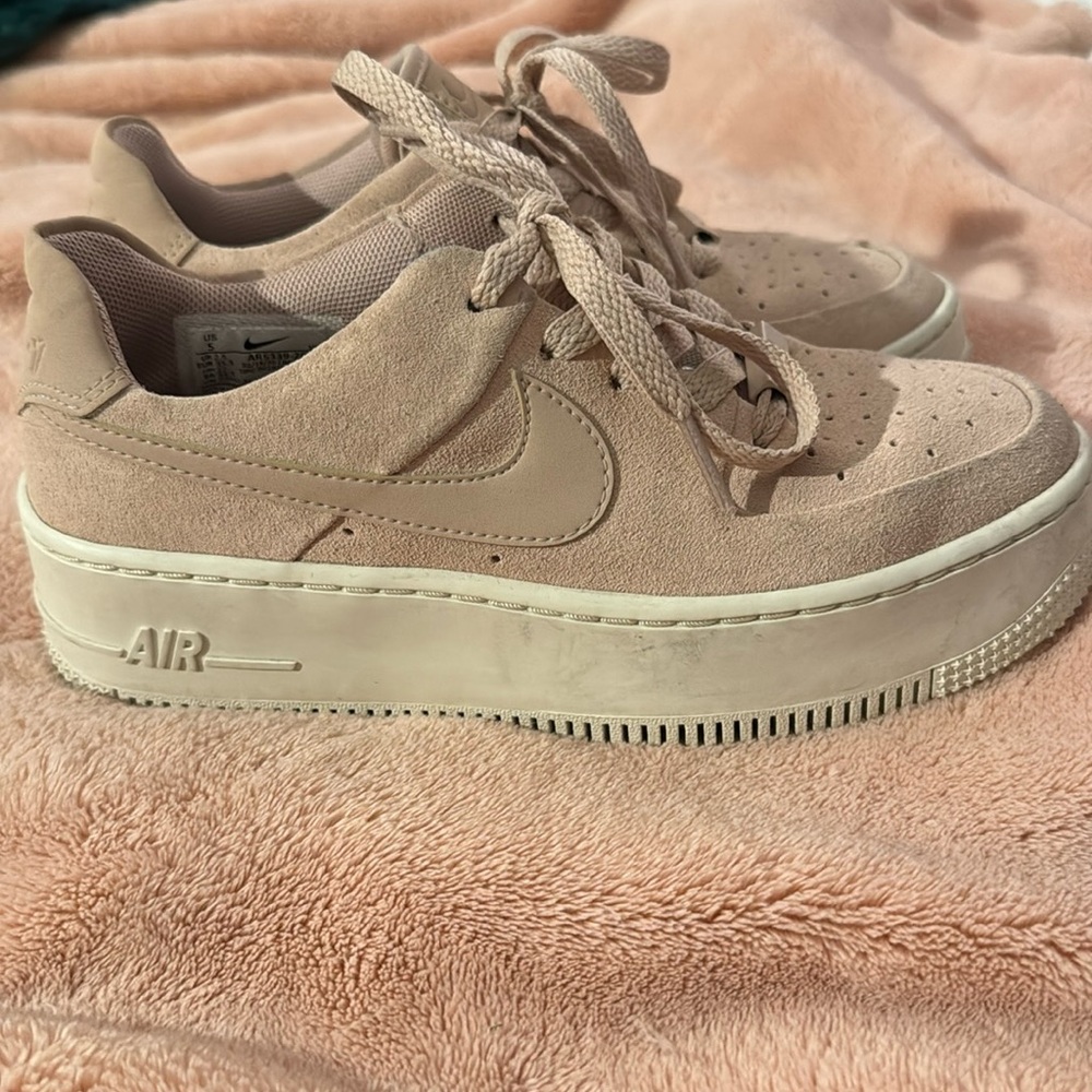 Nike air in suede dusty pink